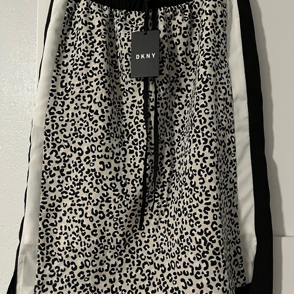 DKNY Animal print mid-thigh skirt